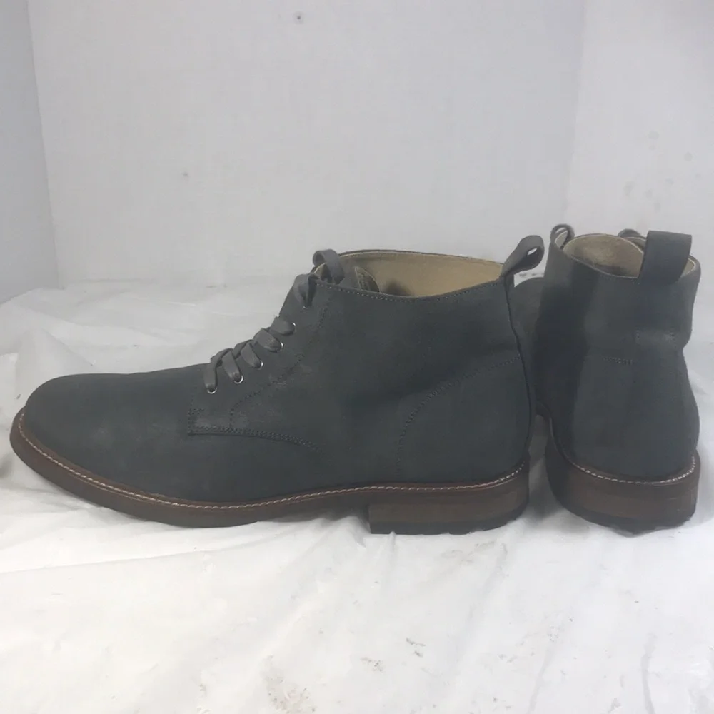 Banana Republic Men's Dark Gray Suede Leather Lace Up Roughed Toe Chukka Boots